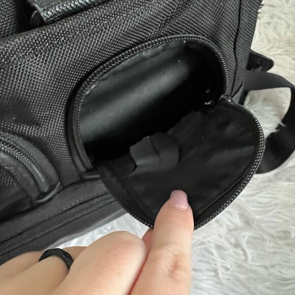 Tumi Alpha 2 Compact Large Screen Laptop Briefcase - Picture 10 of 16